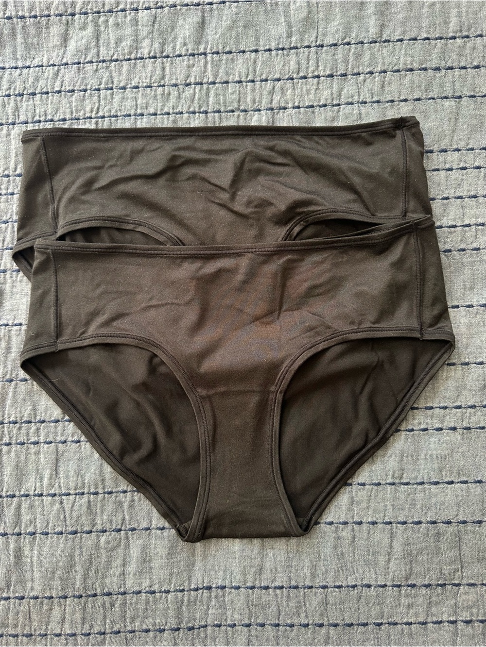 2 Victoria’s Secret Hiphugger Taille Basse Classique panties size medium